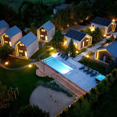 Skarpa 度假居 尤斯托尼莫斯基