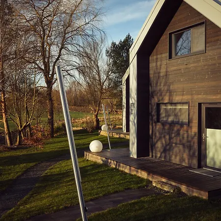 Skarpa 度假居 尤斯托尼莫斯基