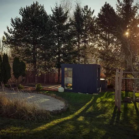 Skarpa 度假居 尤斯托尼莫斯基